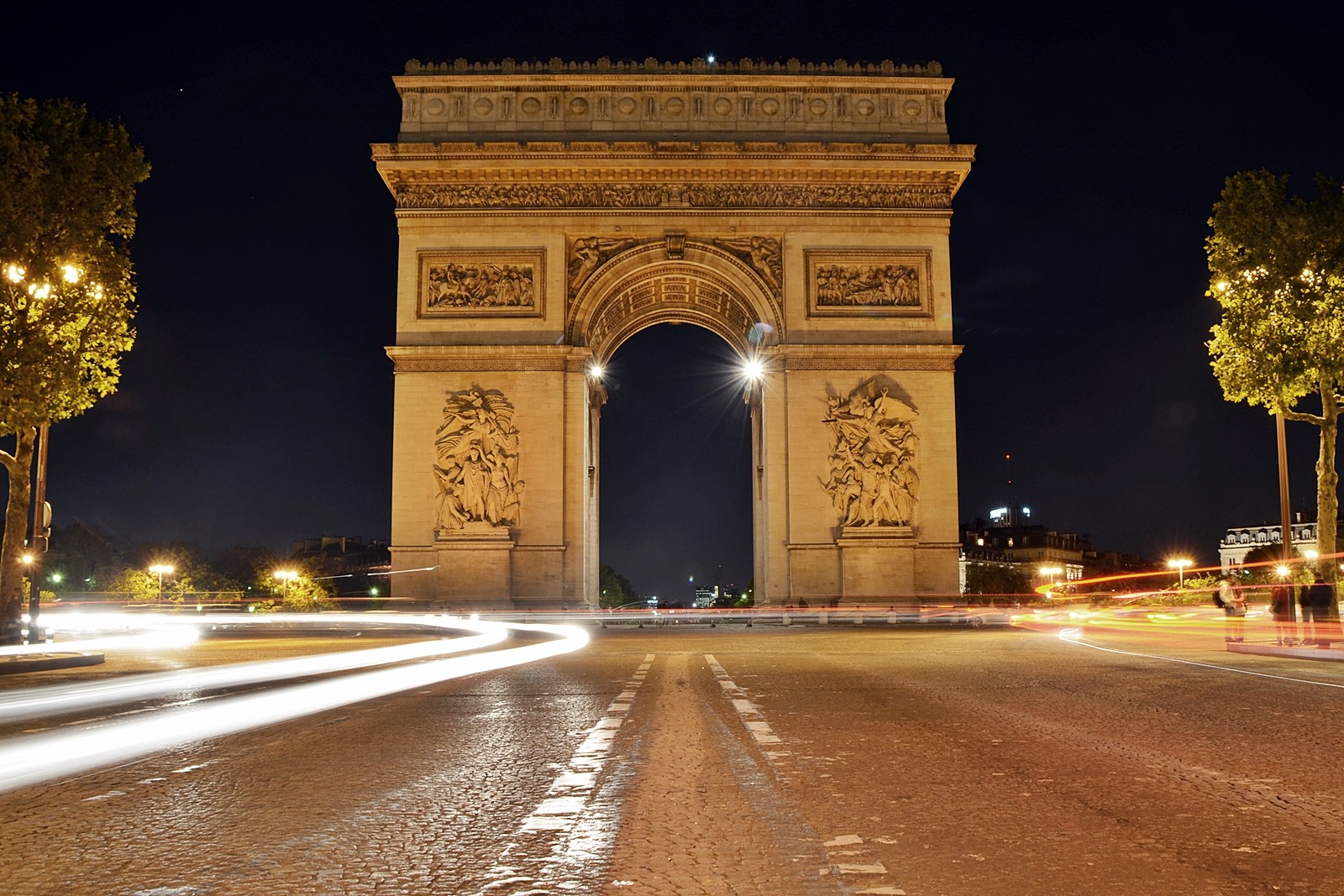 important tourist places in paris