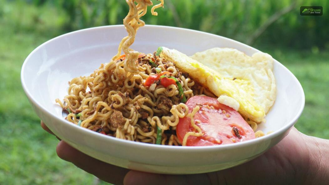 Are There Any Local Eateries Near Ahaldara View Point_